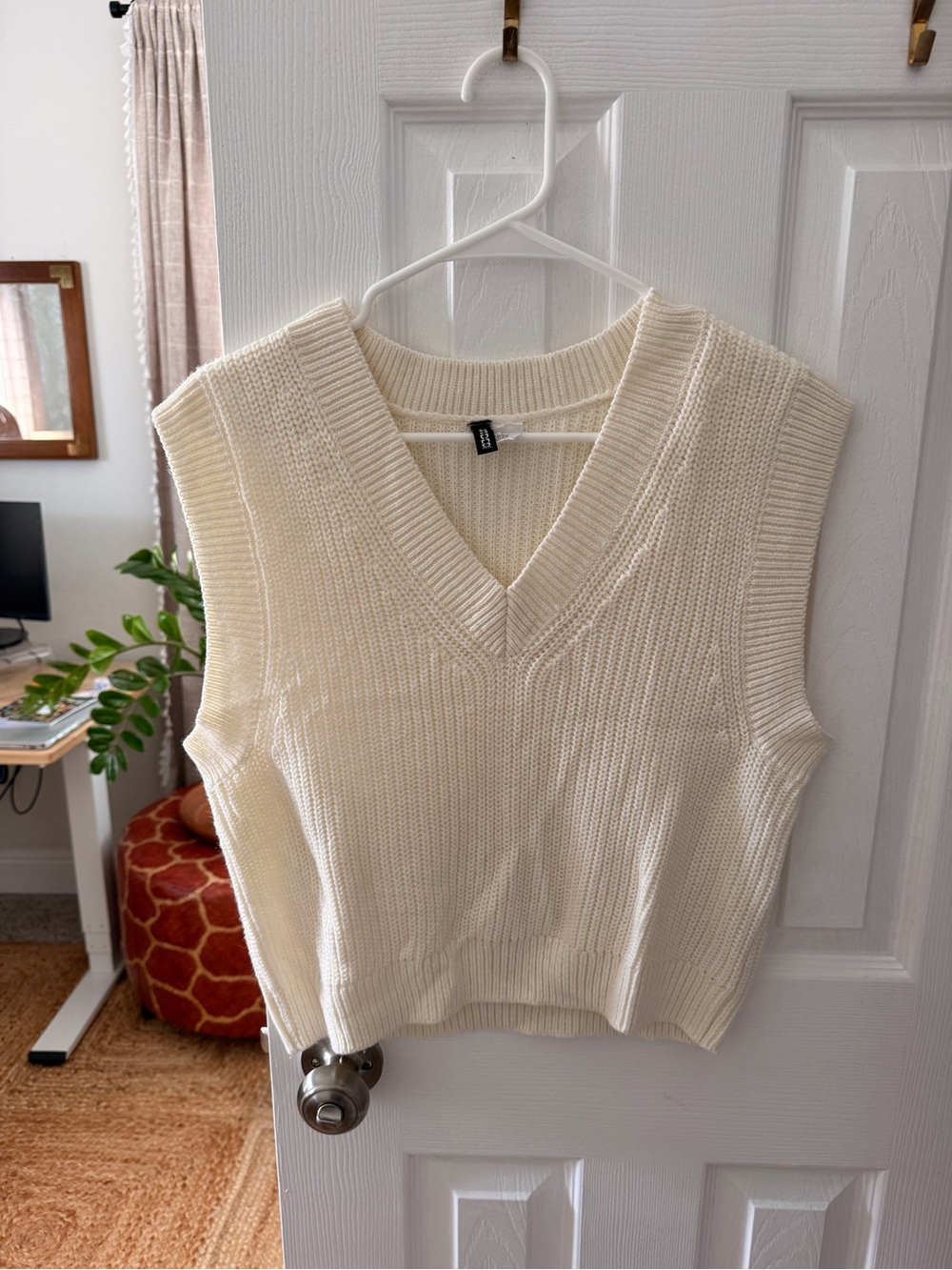 H&M Cream V-Neck Sleeveless Knit Vest